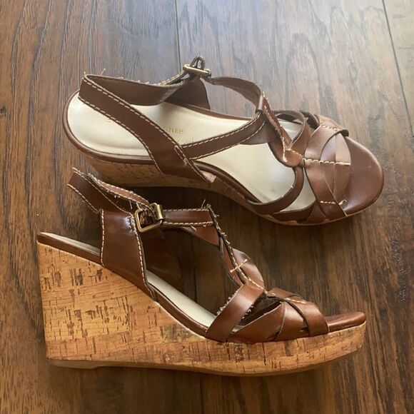 Etienne Aigner villa cork wedges in GUC size 7.5 - Picture 1 of 8